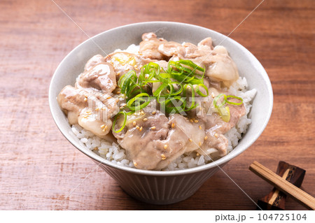 ネギ塩豚丼 ネギ塩豚丼 104725104