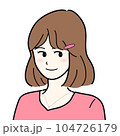 ヘアピンを付けたかわいい女の子 104726179
