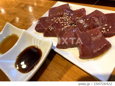 【焼肉】新鮮な牛レバ刺しとタレ(ごま油・ニンニク醤油) 【焼肉】新鮮な牛レバ刺しとタレ(ごま油・ニンニク醤油) 104726422