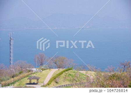香川県高松市 あじ竜王山公園から小豆島を望む 香川県高松市 あじ竜王山公園から小豆島を望む 104726814