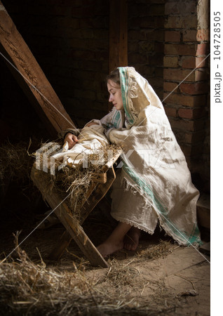 Mary and baby in a manger 104728505