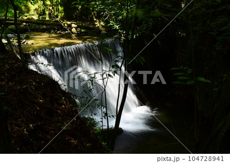 群馬 渓谷と滝の景色 群馬 渓谷と滝の景色 104728941