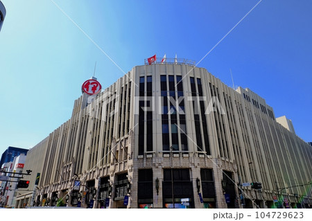 新宿三丁目 伊勢丹新宿店周辺の町並み 新宿三丁目 伊勢丹新宿店周辺の町並み 104729623