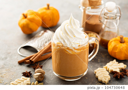 Pumpkin spice latte in a glass mug 104730648