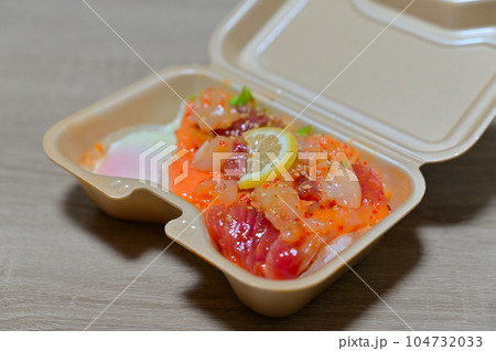 ポキ丼　海鮮丼　ローカルグルメ　ローカルフード 104732033