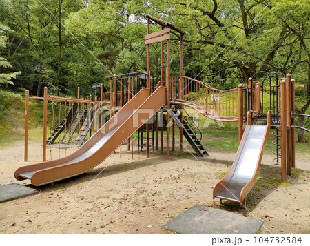 公園の遊具 公園の遊具 104732584
