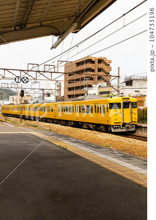 EOSR.広島宮島、縦画角に列車をおさめる。 EOSR.広島宮島、縦画角に列車をおさめる。 104733196
