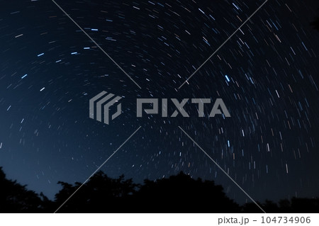 6月の星降る北の夜空 鳥取県西伯郡伯耆町 6月の星降る北の夜空 鳥取県西伯郡伯耆町 104734906