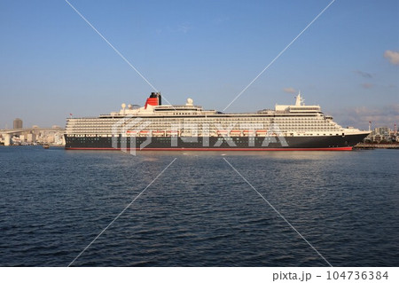客船　クイーンエリザベス　那覇港　沖縄県 104736384
