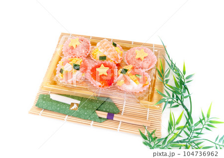 七夕の手作りばらチラシ寿司弁当【白背景】 104736962