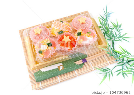 七夕の手作りばらチラシ寿司弁当【白背景】 七夕の手作りばらチラシ寿司弁当【白背景】 104736963