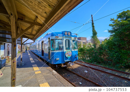 千葉県銚子市外川町の外川駅(銚子電鉄)に停車した電車 千葉県銚子市外川町の外川駅(銚子電鉄)に停車した電車 104737553