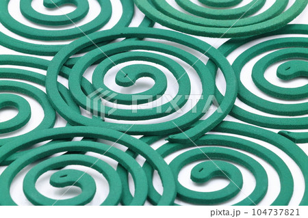 蚊取り線香のイメージ(背景素材) 蚊取り線香のイメージ(背景素材) 104737821