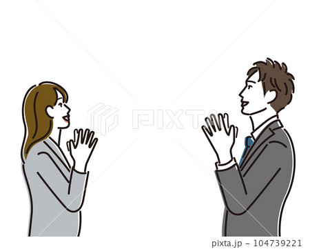 向かい合って喜ぶスーツ姿の男女 104739221