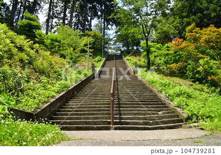 新潟県上越市の勝負の神様を祀る春日山神社 104739281