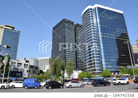 ソウル駅前の街並み 104741588