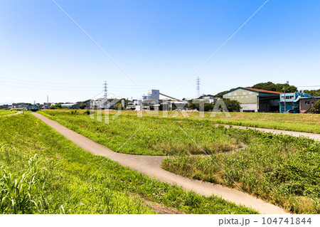 柳瀬川の工業地域の風景 104741844