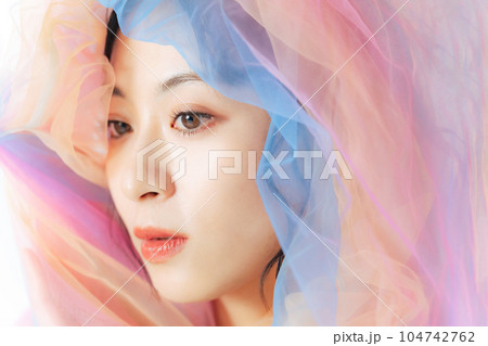 女性の美容イメージ　スキンケア　コスメ 104742762