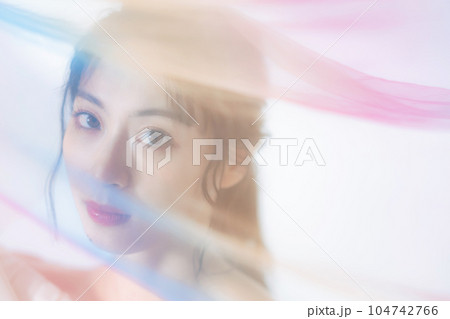 女性の美容イメージ　スキンケア　コスメ 104742766