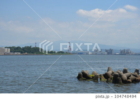 金沢港と工業地区（石川県金沢市） 104748494