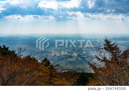 那岐山の登山道から見た日本原と吉備高原2 岡山県勝田郡奈義町 那岐山の登山道から見た日本原と吉備高原2 岡山県勝田郡奈義町 104748508