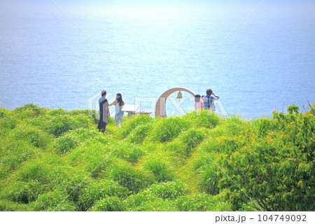 伊豆半島・南伊豆・奥石廊・ユウスゲ公園のランドマーク、出逢いの鐘の風景・静岡県南伊豆町(9) 伊豆半島・南伊豆・奥石廊・ユウスゲ公園のランドマーク、出逢いの鐘の風景・静岡県南伊豆町(9) 104749092