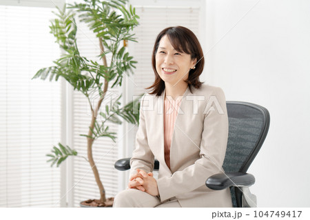 ビジネス 女性 対談 ビジネス 女性 対談 104749417