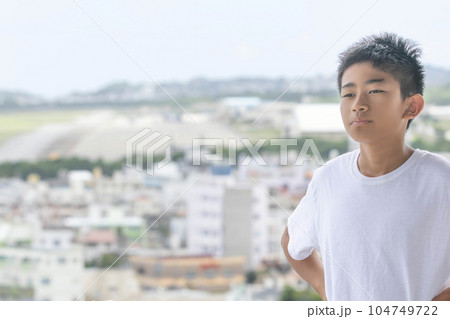 普天間基地と少年2023年7月 104749722