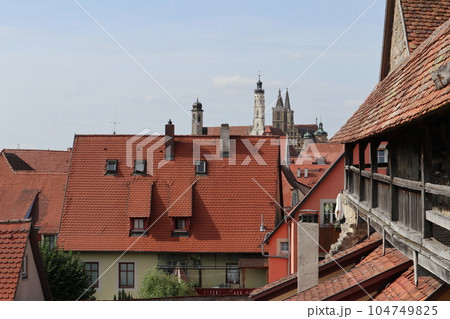 ドイツ　ローテンブルク　旧市街の城壁（夏） 104749825