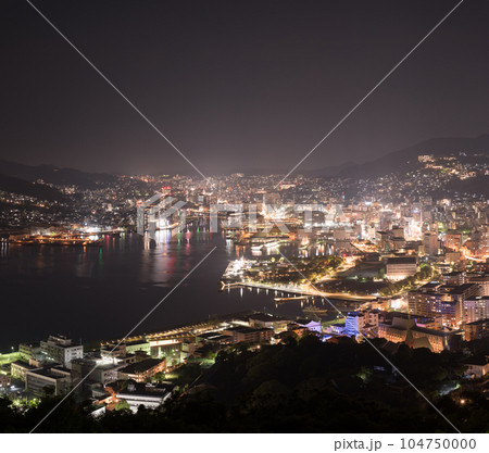 長崎県長崎市の鍋冠山展望台から観えるの都市夜景 長崎県長崎市の鍋冠山展望台から観えるの都市夜景 104750000