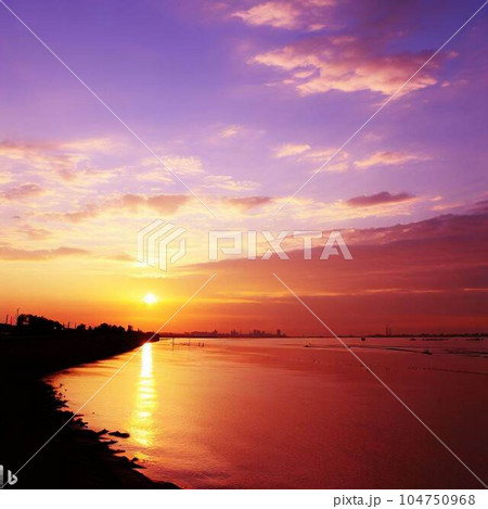 美しい夕焼け 104750968