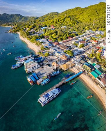 Aerial view of Mae Haad Beach and pier in koh Tao, Thailand 104752207