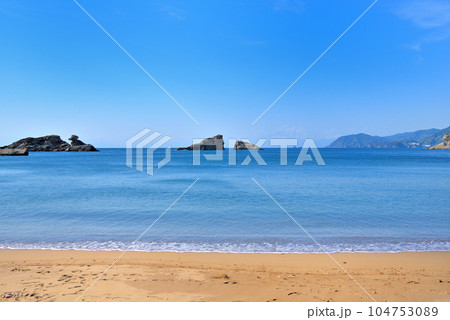 伊豆半島・南伊豆・雲見海岸・ダイビングスポットでも有名な、小さな海水浴場・静岡県松崎町(2) 伊豆半島・南伊豆・雲見海岸・ダイビングスポットでも有名な、小さな海水浴場・静岡県松崎町(2) 104753089