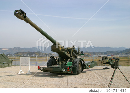展示中の陸上自衛隊の榴弾砲 展示中の陸上自衛隊の榴弾砲 104754453