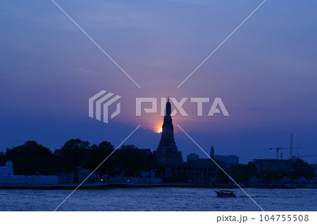 Evening View of Wat Arun, Bangkok, Thailand Evening View of Wat Arun, Bangkok, Thailand 104755508