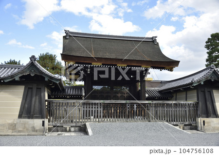 京都御所　宜秋門 104756108