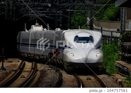 日本の大動脈を駆ける!! 東海道新幹線 N700S ~小田原駅にて 日本の大動脈を駆ける!! 東海道新幹線 N700S ~小田原駅にて 104757561