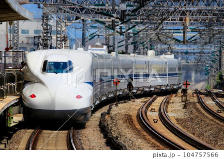 日本の大動脈を…安全ヨシ!! 東海道新幹線 N700A ～小田原駅にて 104757566