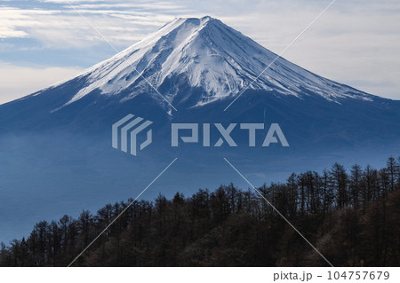 三ツ峠山からみた富士山 104757679