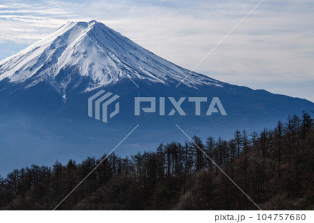 三ツ峠山からみた富士山 104757680