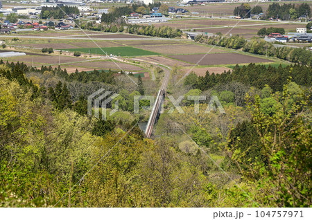 新緑の胡四王山からの風景 新緑の胡四王山からの風景 104757971