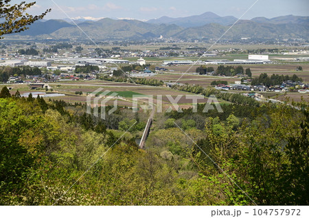 新緑の胡四王山からの風景 新緑の胡四王山からの風景 104757972
