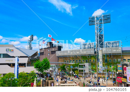 【兵庫県】8月・夏の甲子園球場と西宮市の街風景 【兵庫県】8月・夏の甲子園球場と西宮市の街風景 104760105