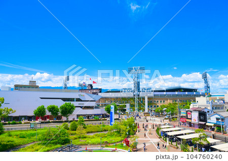 【兵庫県】8月・夏の甲子園球場と西宮市の街風景 【兵庫県】8月・夏の甲子園球場と西宮市の街風景 104760240