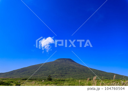 南原千畳岩海岸から見えた八丈富士 104760504