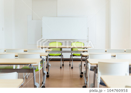 オフィス・会議室・教室・塾・学校のイメージ 104760958