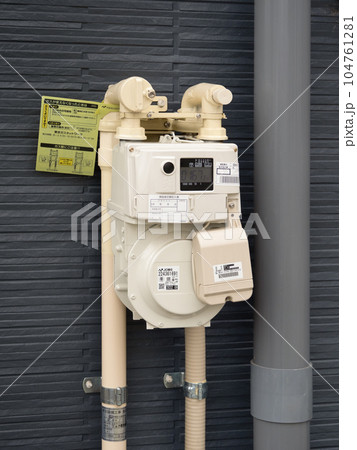 住宅のガスメーター 104761281