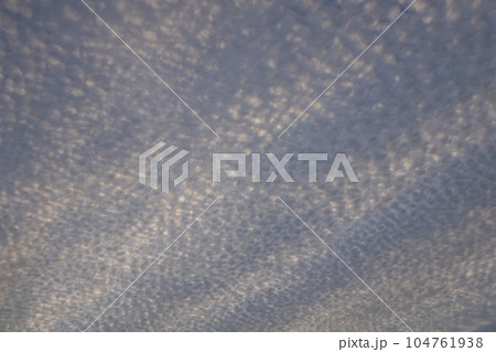 長野県埴科郡坂城町中之条の空に出現した神々しい夕焼け 長野県埴科郡坂城町中之条の空に出現した神々しい夕焼け 104761938