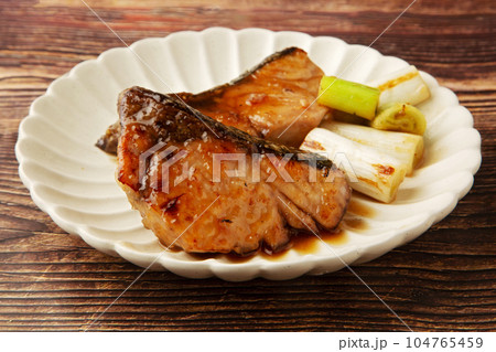 鰤の照り焼き 104765459