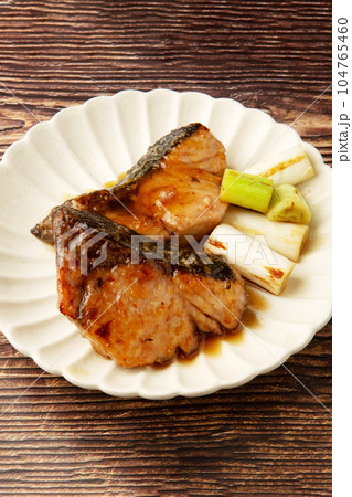 鰤の照り焼き 鰤の照り焼き 104765460